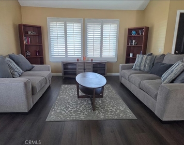 2632 S Augusta Avenue - Photo Thumbnail 3
