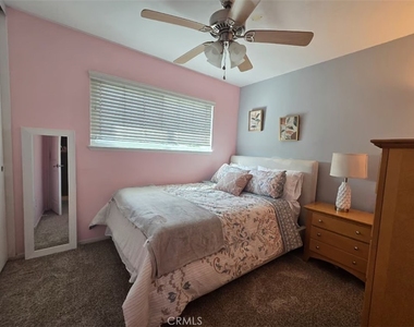 2632 S Augusta Avenue - Photo Thumbnail 9