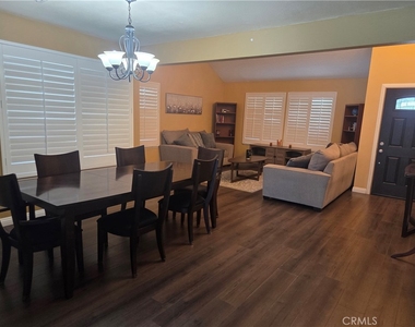 2632 S Augusta Avenue - Photo Thumbnail 4