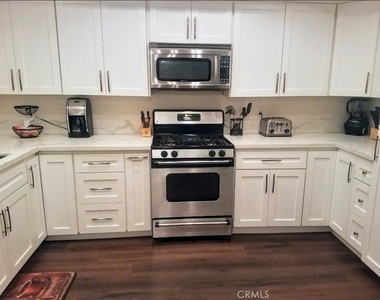 2632 S Augusta Avenue - Photo Thumbnail 5