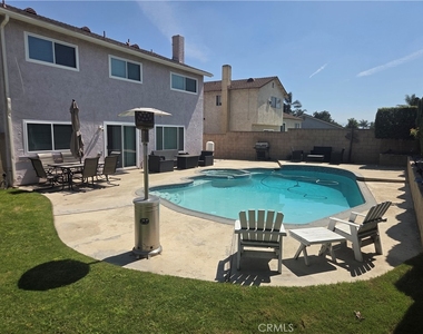 2632 S Augusta Avenue - Photo Thumbnail 2