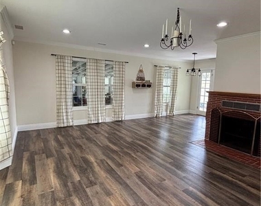 3297 N Pershing - Photo Thumbnail 2