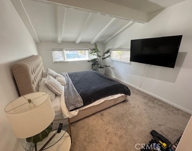 5356 Yolanda Avenue - Photo Thumbnail 8