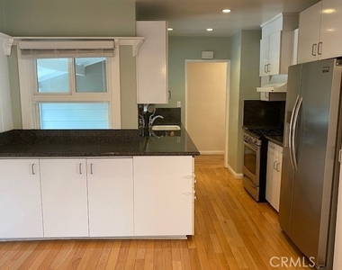5356 Yolanda Avenue - Photo Thumbnail 4