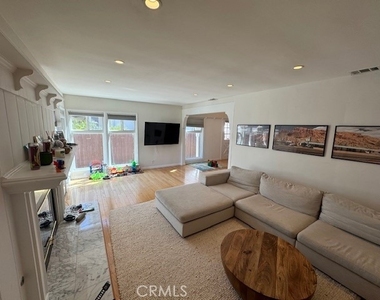 5356 Yolanda Avenue - Photo Thumbnail 6