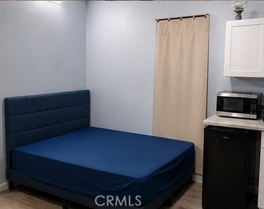 2711 S La Salle Ave - Photo Thumbnail 1