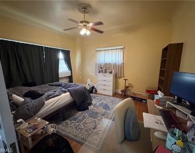 2713 S La Salle - Photo Thumbnail 1