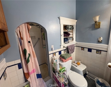2713 S La Salle - Photo Thumbnail 6