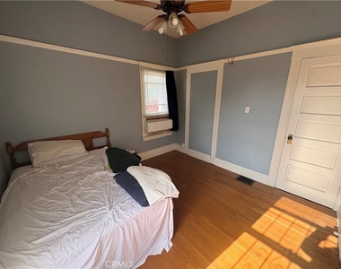 2713 S La Salle - Photo Thumbnail 8