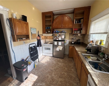 2713 S La Salle - Photo Thumbnail 14