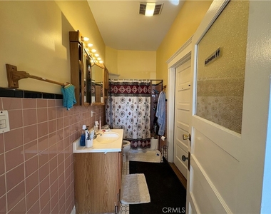 2713 S La Salle - Photo Thumbnail 9