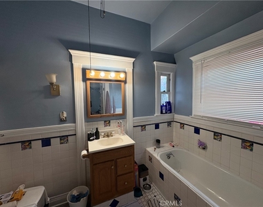 2713 S La Salle - Photo Thumbnail 7