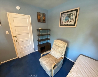 2707 S La Salle - Photo Thumbnail 9
