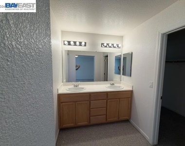5168 Academy Rd - Photo Thumbnail 11