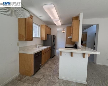 5168 Academy Rd - Photo Thumbnail 6