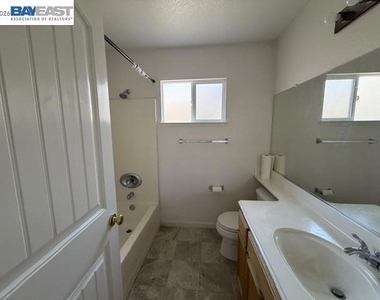 5168 Academy Rd - Photo Thumbnail 14