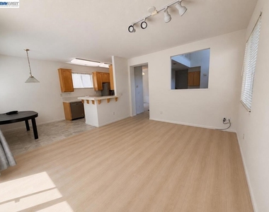 5168 Academy Rd - Photo Thumbnail 4