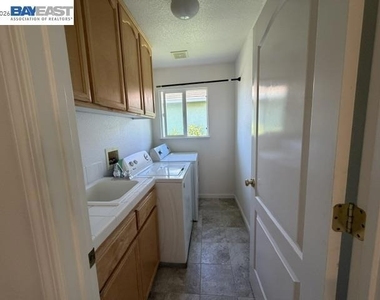 5168 Academy Rd - Photo Thumbnail 16