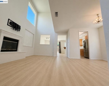 5168 Academy Rd - Photo Thumbnail 3