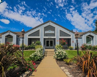 2701 Harvest Ln - Photo Thumbnail 4