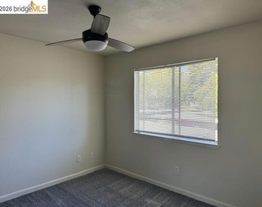 2701 Harvest Ln - Photo Thumbnail 18