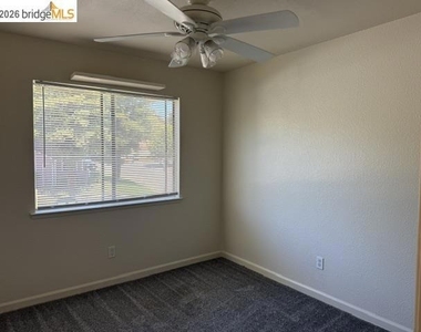 2701 Harvest Ln - Photo Thumbnail 20