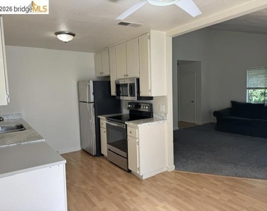 2701 Harvest Ln - Photo Thumbnail 11