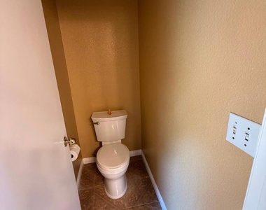 843 Steffa St - Photo Thumbnail 14