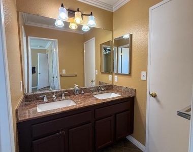 843 Steffa St - Photo Thumbnail 11