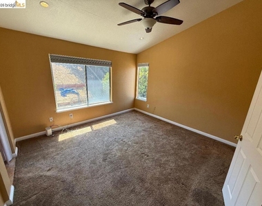 843 Steffa St - Photo Thumbnail 12