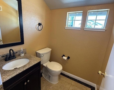 843 Steffa St - Photo Thumbnail 7