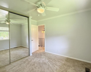 394 Ilo Ln - Photo Thumbnail 23