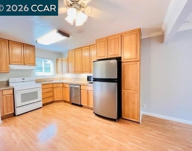 394 Ilo Ln - Photo Thumbnail 5