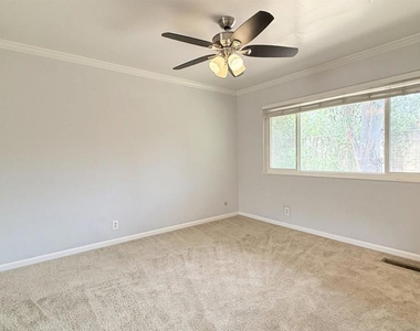 394 Ilo Ln - Photo Thumbnail 16