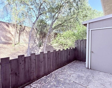 394 Ilo Ln - Photo Thumbnail 12