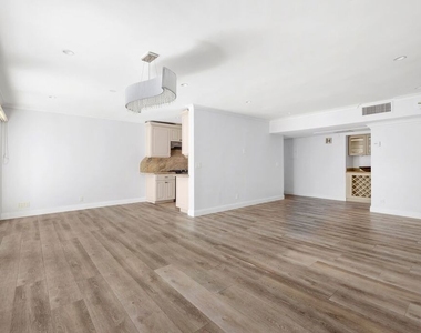423 S Rexford Drive - Photo Thumbnail 7