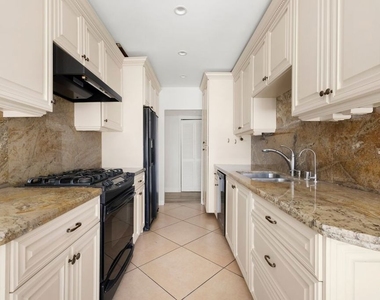 423 S Rexford Drive - Photo Thumbnail 3