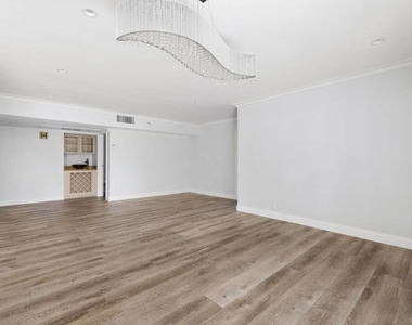 423 S Rexford Drive - Photo Thumbnail 5