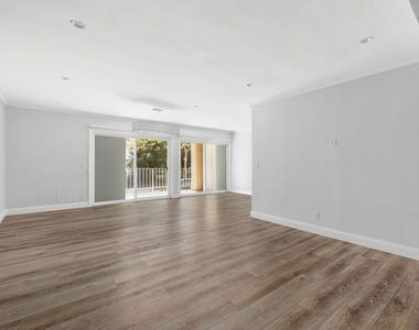 423 S Rexford Drive - Photo Thumbnail 1