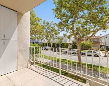 423 S Rexford Drive - Photo Thumbnail 18