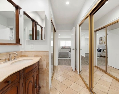 423 S Rexford Drive - Photo Thumbnail 13