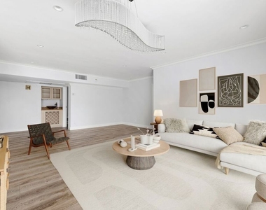 423 S Rexford Drive - Photo Thumbnail 4