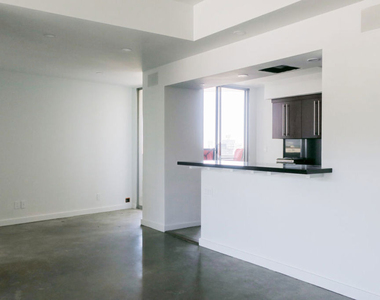 7250 Franklin Avenue - Photo Thumbnail 5
