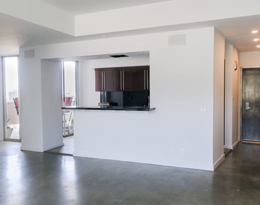 7250 Franklin Avenue - Photo Thumbnail 6