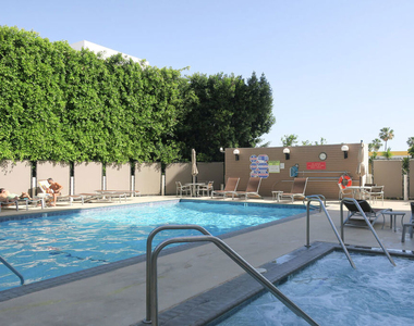 7250 Franklin Avenue - Photo Thumbnail 17