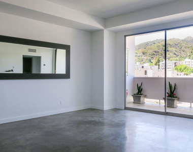 7250 Franklin Avenue - Photo Thumbnail 1
