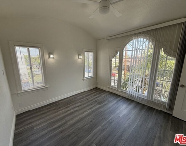 1462 W 36th Street - Photo Thumbnail 4
