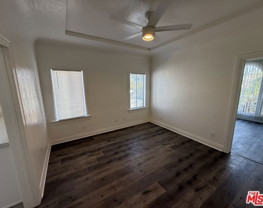 1462 W 36th Street - Photo Thumbnail 6