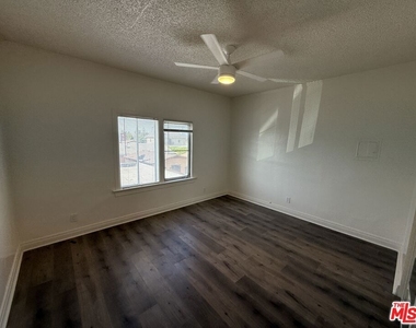 1462 W 36th Street - Photo Thumbnail 8