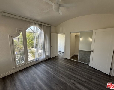 1462 W 36th Street - Photo Thumbnail 9